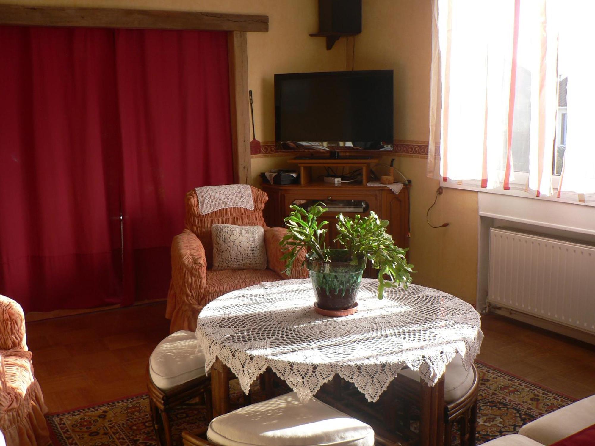 Clo Hujobe Apartment Parthenay Bagian luar foto