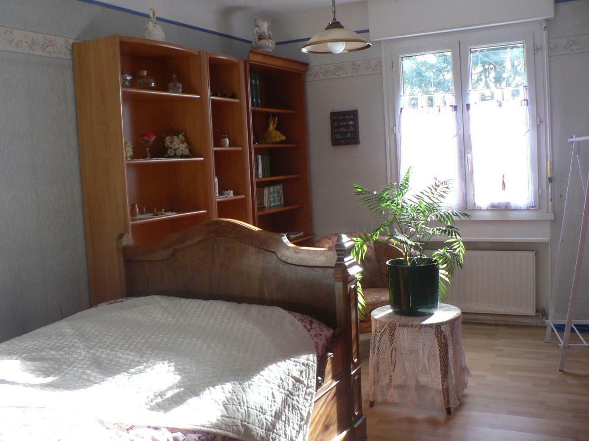 Clo Hujobe Apartment Parthenay Bagian luar foto